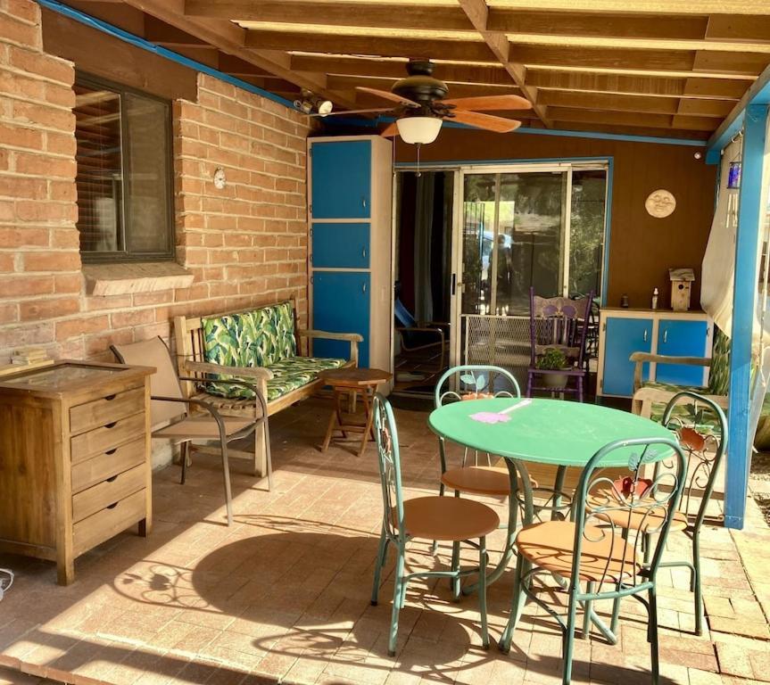 Casa Azul - Cute Centrally Located Adobe With Large Fenced Outdoor Living For Pets And Adults, Non-Smoking Тусон Экстерьер фото