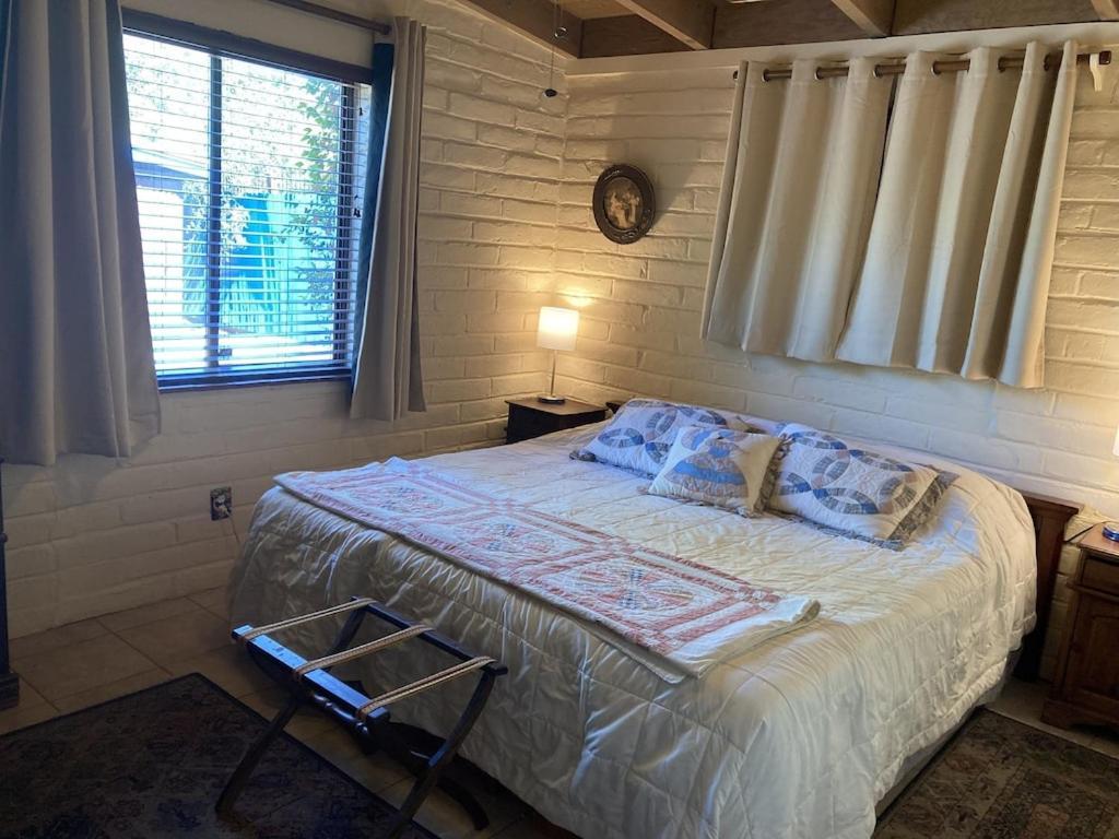 Casa Azul - Cute Centrally Located Adobe With Large Fenced Outdoor Living For Pets And Adults, Non-Smoking Тусон Экстерьер фото