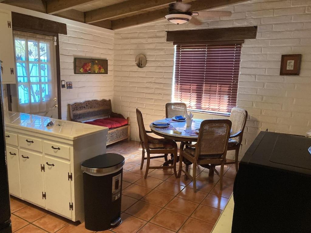 Casa Azul - Cute Centrally Located Adobe With Large Fenced Outdoor Living For Pets And Adults, Non-Smoking Тусон Экстерьер фото